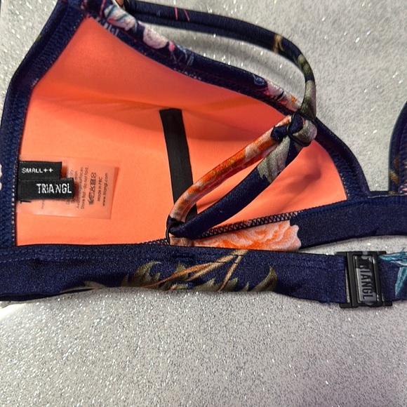 Triangl neoprene suit. Floral print. - Picture 4 of 4